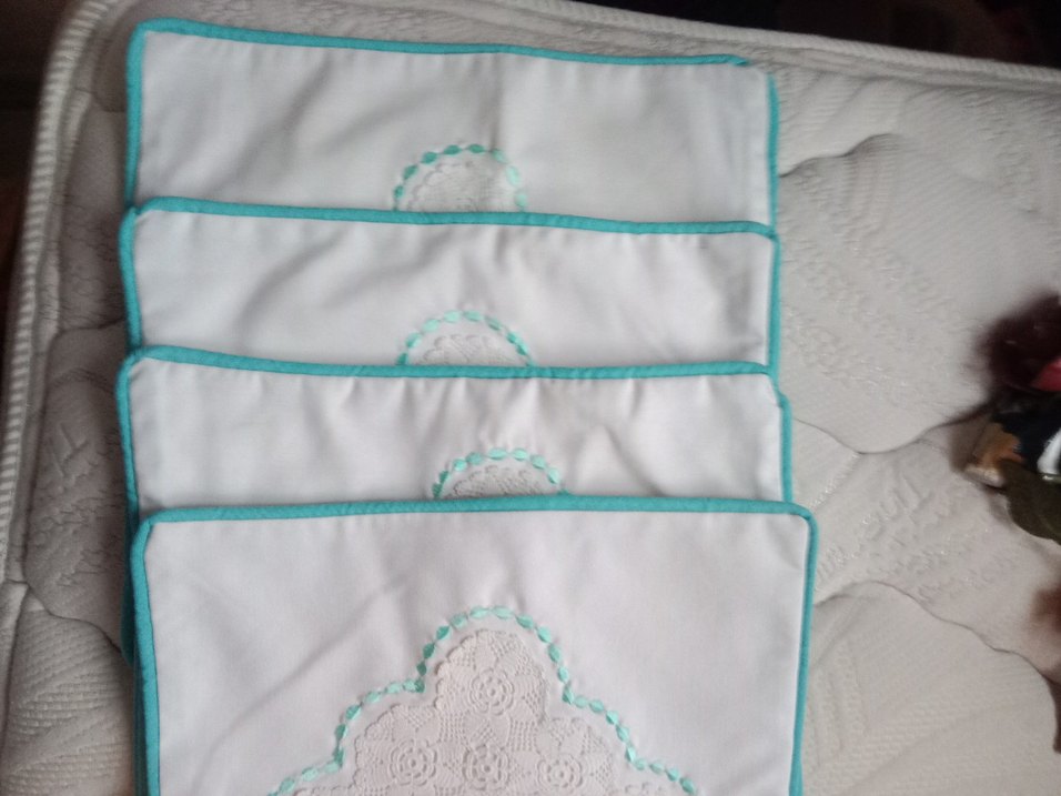 Dantel piko İşlemeli dört adet kırlent - Görsel 3