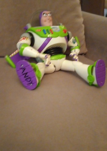 Beden Renk Mor ve Yeşil Renkli Buzz Lightyear Figürü