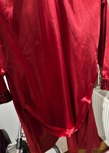 Kadın Kırmızı Parlak Yılan Desenli Sabahlık - Görsel 6