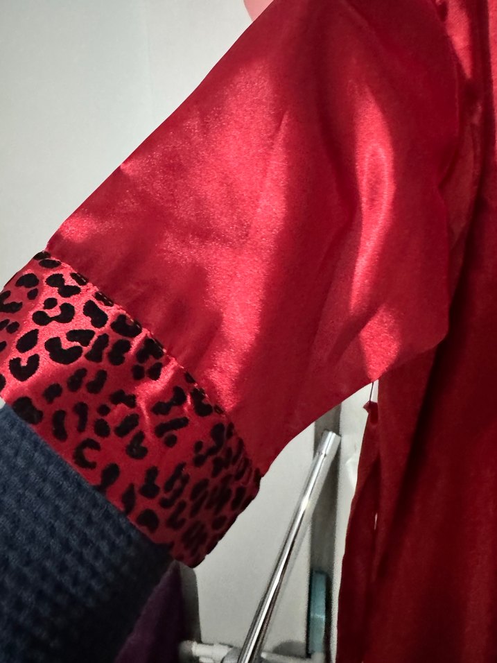 Kadın Kırmızı Parlak Yılan Desenli Sabahlık - Görsel 2