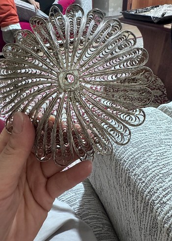 Gri Nakışlı Dantel Broş - Görsel 3