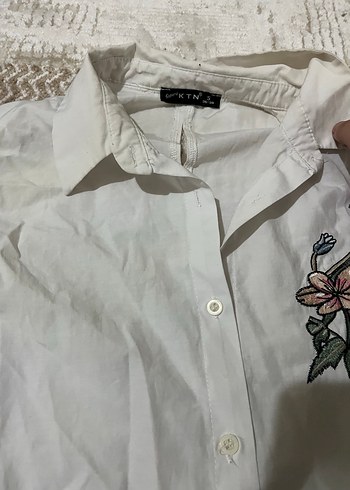 Nakışlı Beyaz Kadın Gömlek - Görsel 3