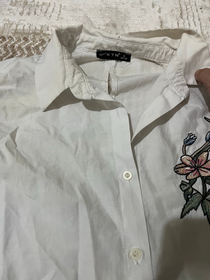 Nakışlı Beyaz Kadın Gömlek - Görsel 3