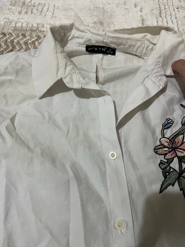 Nakışlı Beyaz Kadın Gömlek - Görsel 2