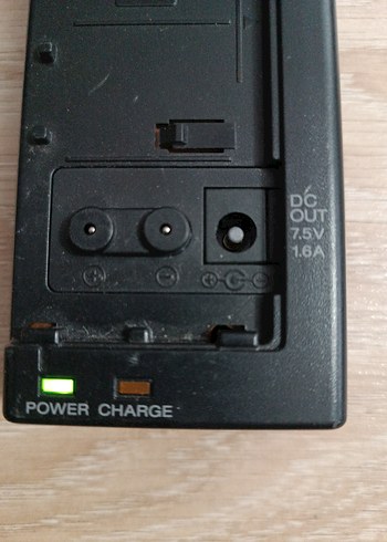 Sony AC Güç Adaptörü AC-V30 Bej Şarj Cihazı - Görsel 2