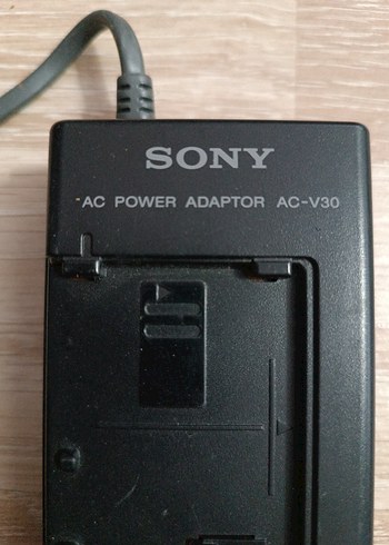 Sony AC Güç Adaptörü AC-V30 Bej Şarj Cihazı - Görsel 3