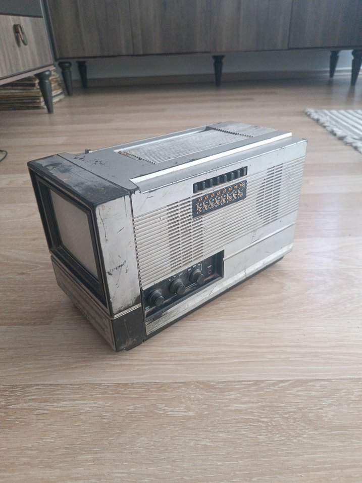 Gri Eski Model Monitör renkli televizyon deneme şansım olmadı - Görsel 2