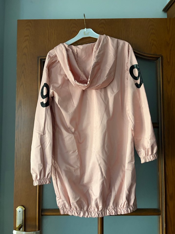 Pembe Kapüşonlu Kadın Yağmurluk - Görsel 2
