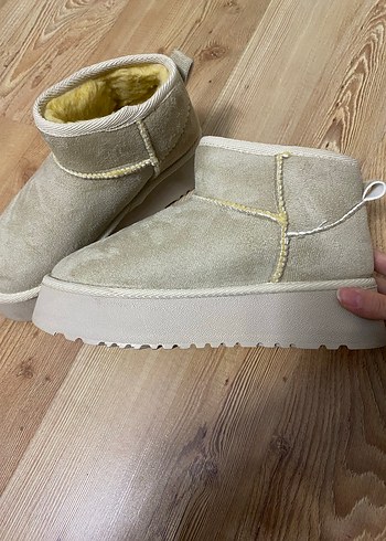 Ugg 39