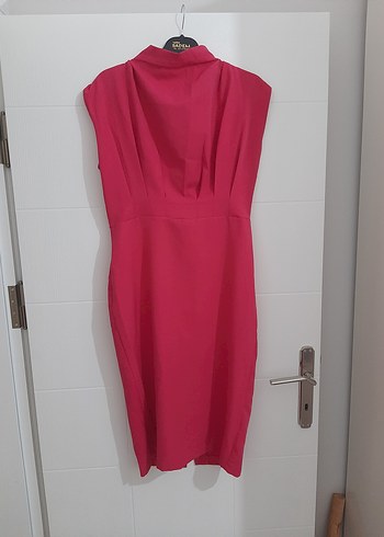 Pembe Drapeli Kolsuz V Yakalı Kalem Elbise