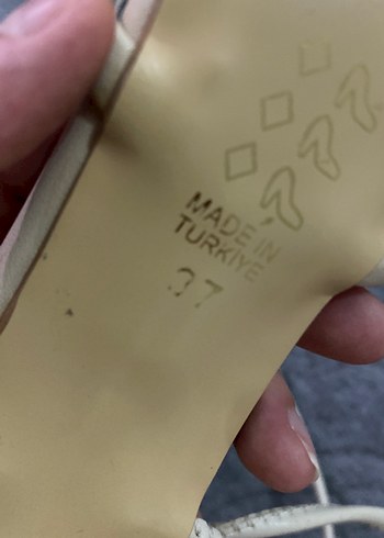 ALC Beyaz İnce Topuklu Minimalist Kadın Sandalet