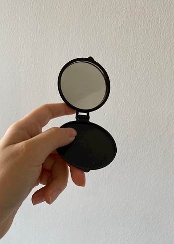 Küçük Siyah Cep Aynası
