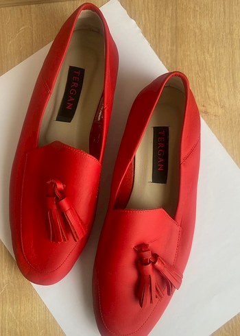 40 Beden Kırmızı Deri Püsküllü Kadın Loafer