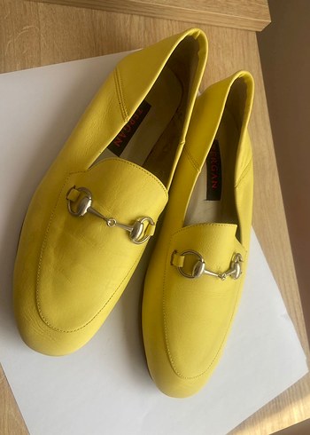 Sarı Deri Tokalı Kadın Loafer
