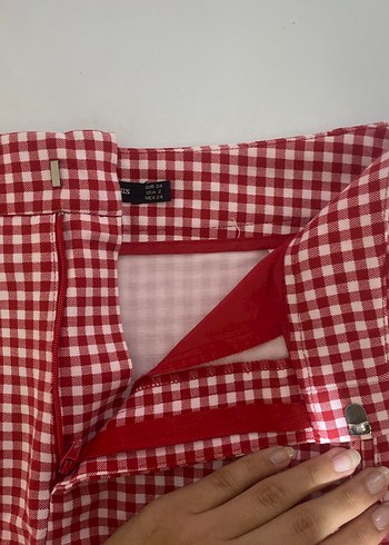 34 Beden Düğmeli Kırmızı Kareli Mini Şort