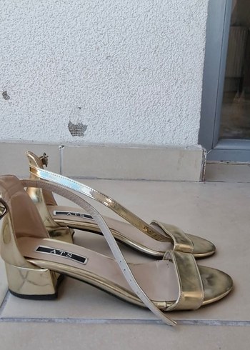 Diğer Altın Tokalı Blok Topuk Kadın Ayakkabı