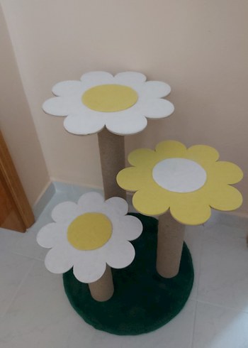  Sarı Beyaz Çiçekli Dekoratif kedi tirmalama