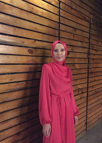 Pembe Uzun Saten Kadın Elbise