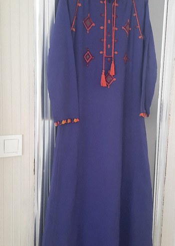 Uzun Kollu Mor Bohem Nakışlı Elbise
