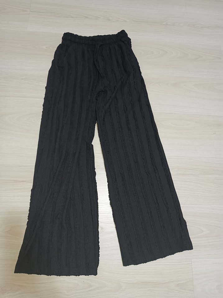 Kadın Siyah Piliseli Salaş Pantolon - Görsel 3