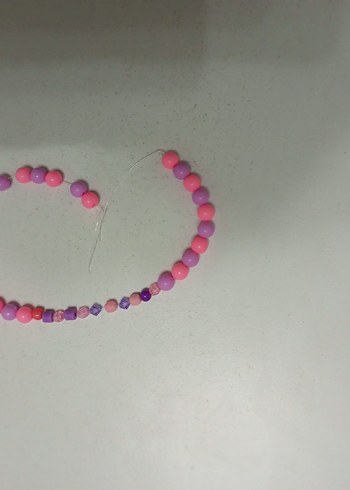 Pembe Tonlarda Boncuklu Kadın Bileklik