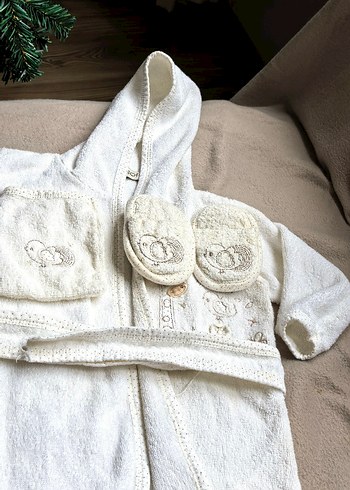 Kapüşonlu Erkek Çocuk Nakışlı Bornoz Seti - Görsel 2