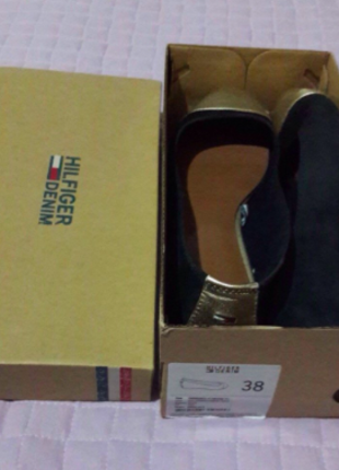 tommy hil.