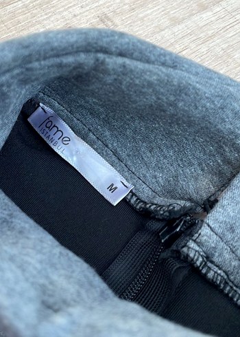 Gri Kollu Siyah Dizde biten Goth Elbise - Görsel 5