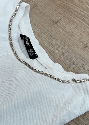 Zincir Detaylı Beyaz  Kadın Tişört - Görsel 7