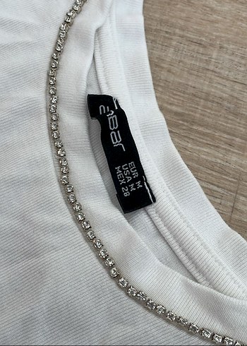 Zincir Detaylı Beyaz  Kadın Tişört - Görsel 4