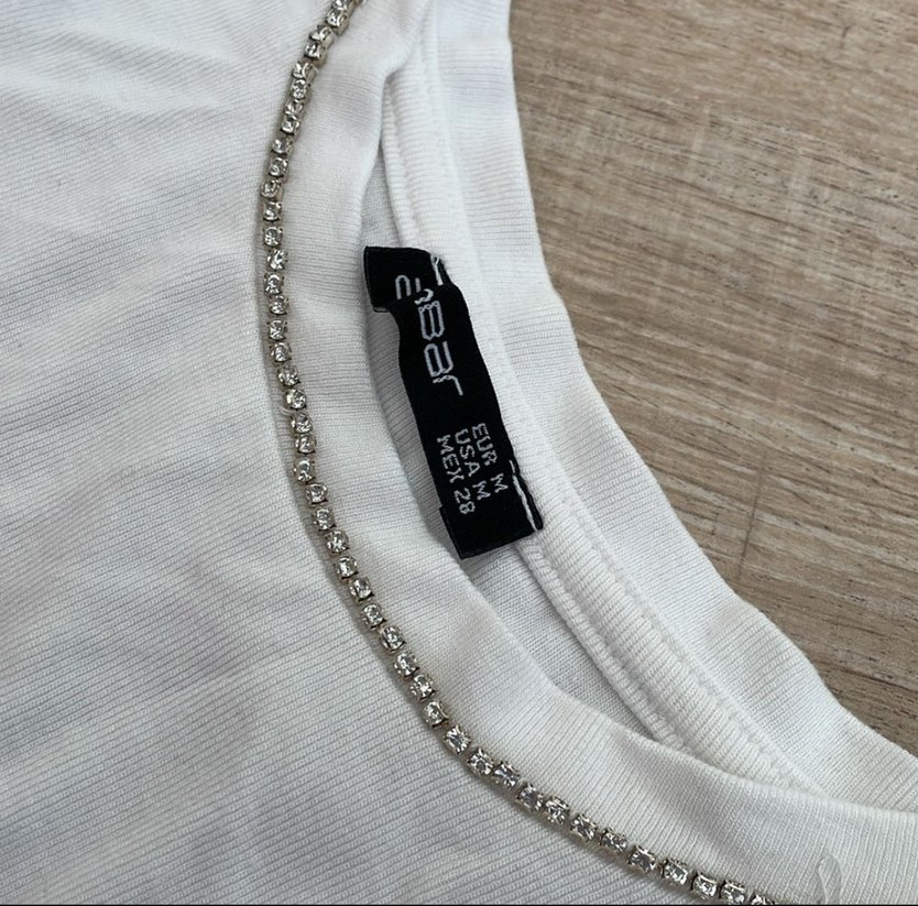 Zincir Detaylı Beyaz  Kadın Tişört - Görsel 4