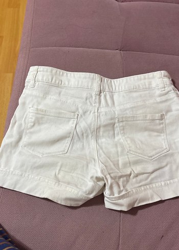 Trendyol & Milla Beyaz Düğmeli Mini Kadın Şort