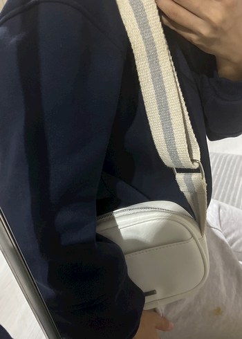 Beyaz Suni Kumaşlı Tokalı Kadın Çanta - Görsel 2