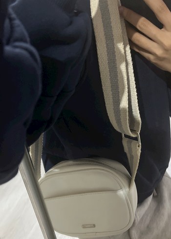 Beyaz Suni Kumaşlı Tokalı Kadın Çanta - Görsel 3