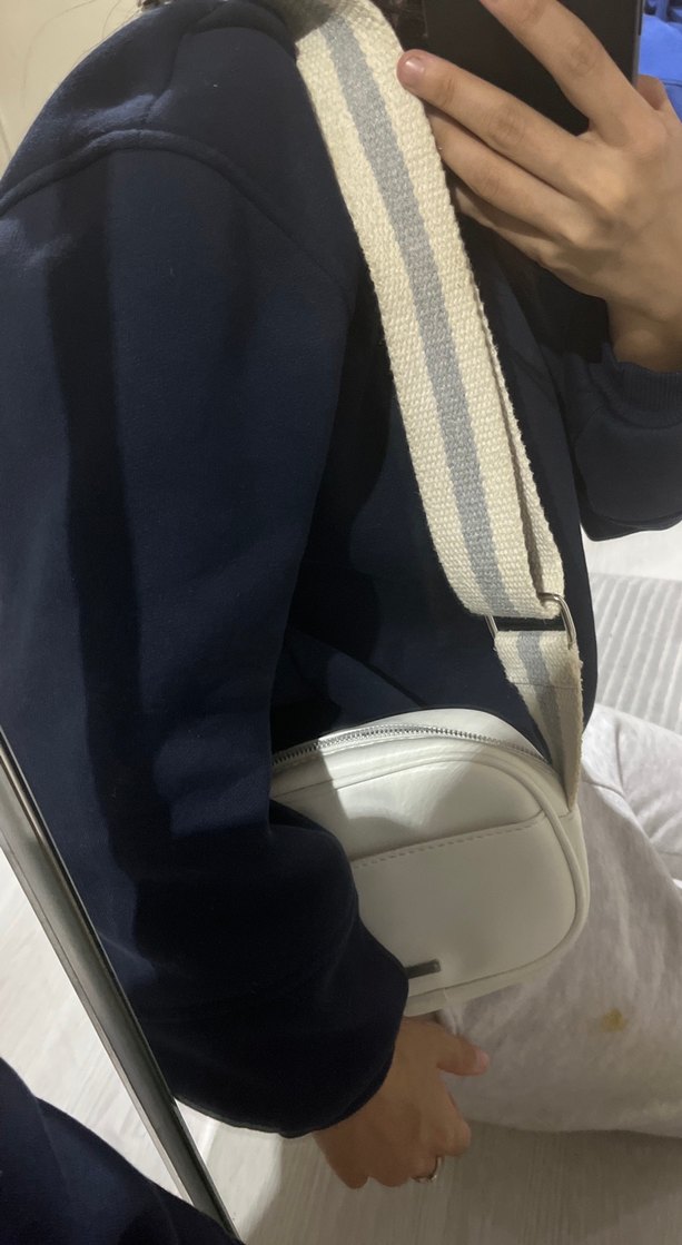 Beyaz Suni Kumaşlı Tokalı Kadın Çanta - Görsel 2