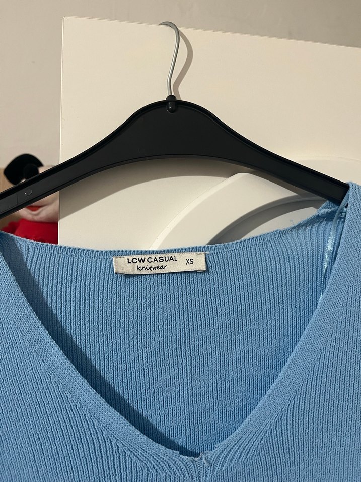 Mavi V Yaka Kadın Triko Kazak - Görsel 2