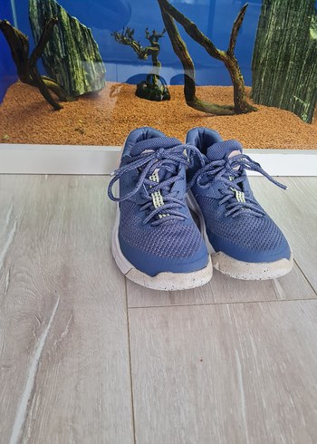 36 Beden DECATHLON MARKA,36 NUMARA,AZ KULLANILDI. İADESİ YOKTUR.