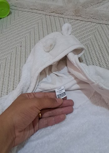 9 Ay Beden Kapüşonlu Beyaz Bebek Takımı
