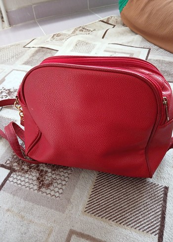 Zara Kırmızı Deri Yılan Desenli Fermuarlı Çanta