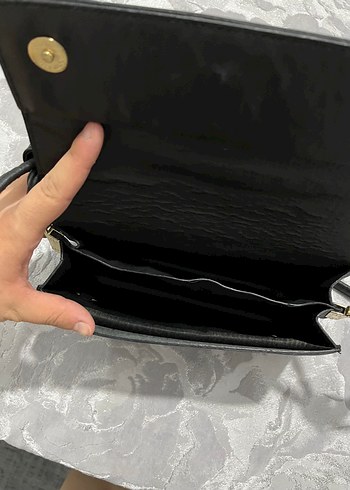Zara Siyah Deri Tokalı Kadın Çanta
