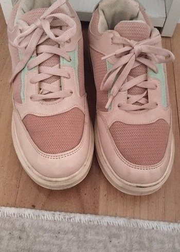 Pembe Bağcıklı Kadın Spor Ayakkabı