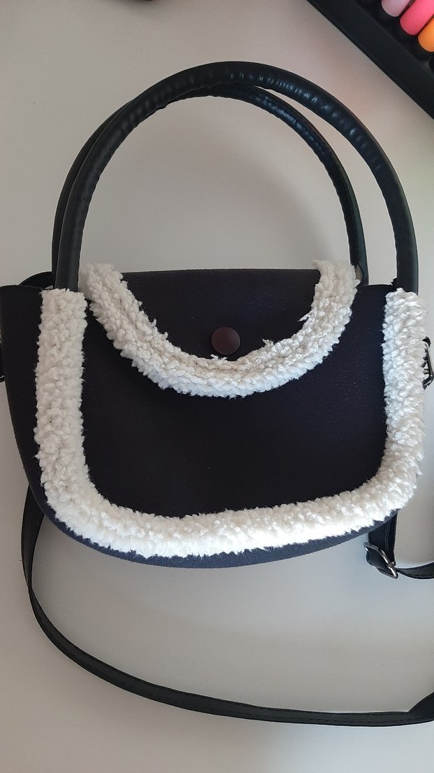Beyaz Peluş Detaylı Kadın El Çantası - Görsel 2