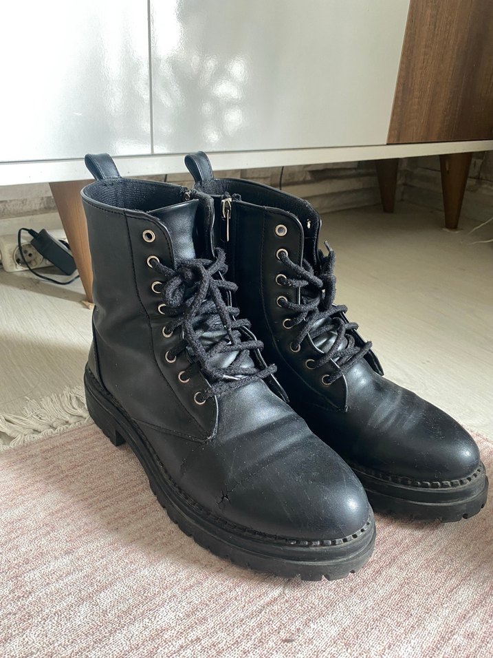 Siyah Deri Goth Tarzı Tokalı Botlar - Görsel 5