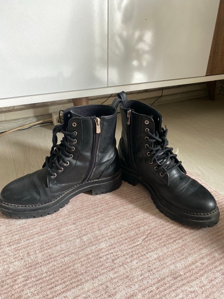 Siyah Deri Goth Tarzı Tokalı Botlar - Görsel 4