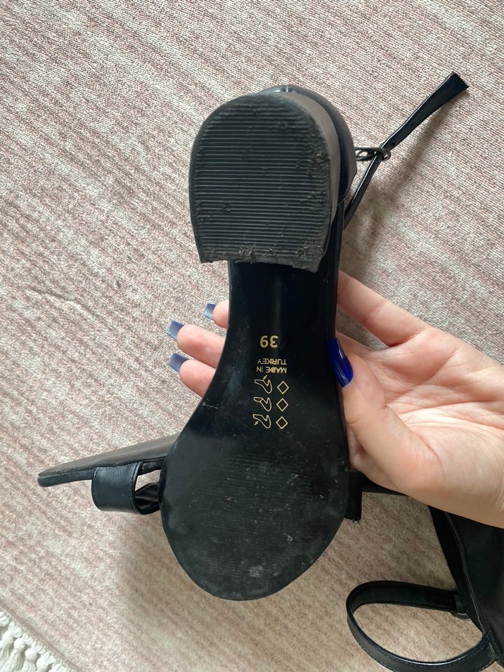 Siyah Tokalı İnce Topuklu Kadın Ayakkabı - Görsel 3