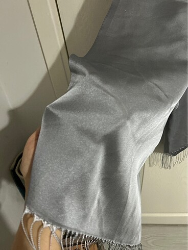 Gri parlak abiye şal - Görsel 2