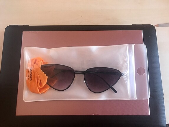 Cat eye güneş gözlüğü