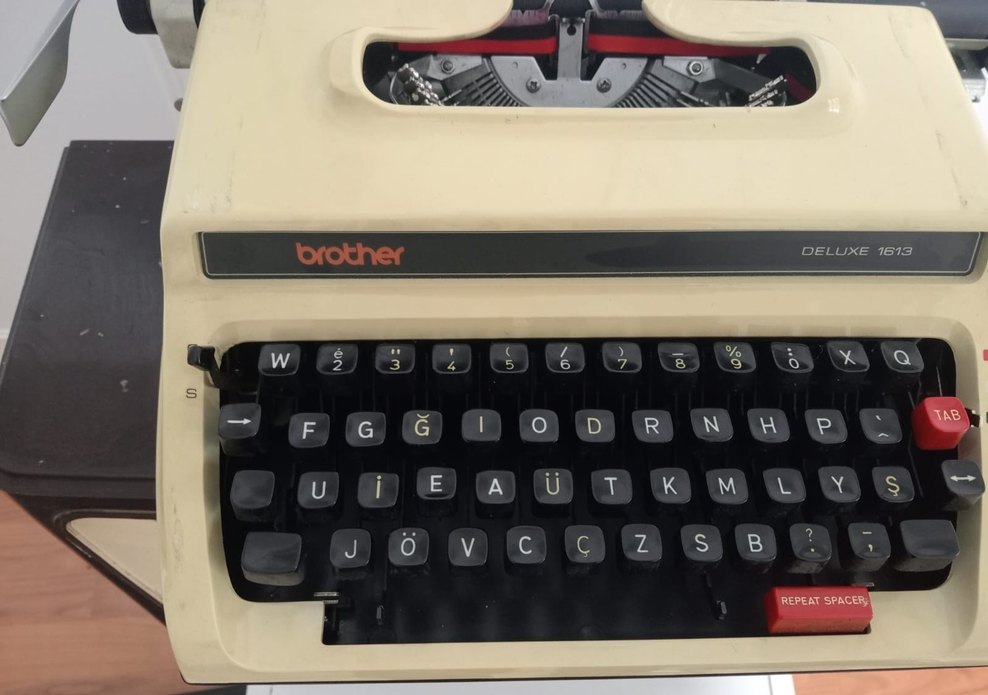 Brother Deluxe 1813 Bej Daktilo - Görsel 3