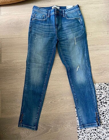 Zara zara jean mid rise