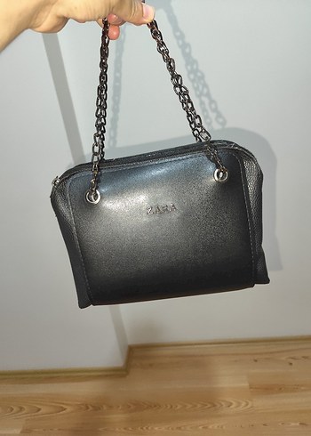 Zara Siyah Deri Zincir Detaylı Çanta